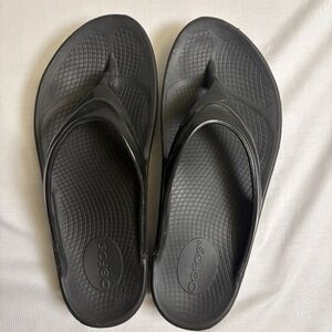 OOFOS Oolala Recovery Thong Sandals, Shiny Black, Size W9